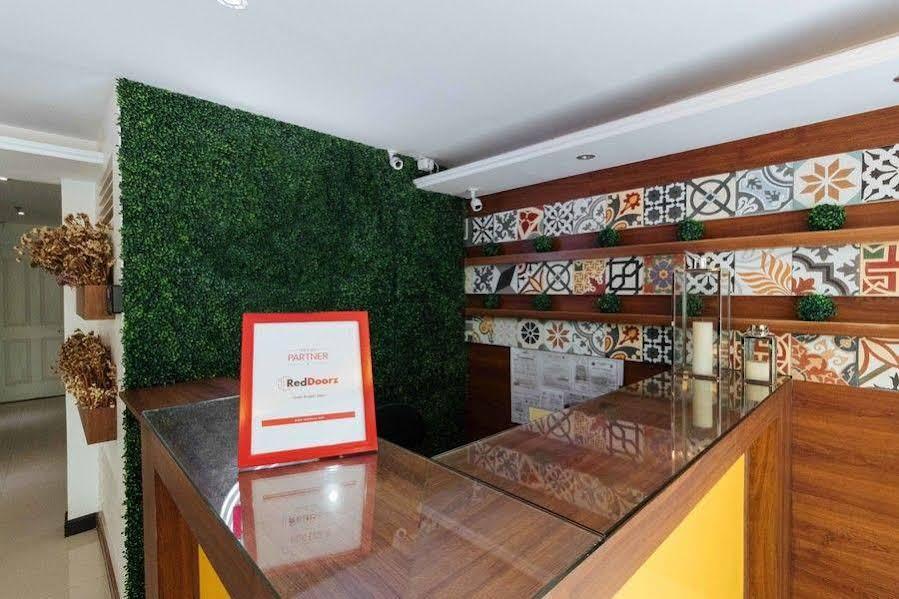 Reddoorz Plus @ Poblacion Makati Makati City Exterior foto